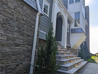 Neva ridge ashlar - house facade